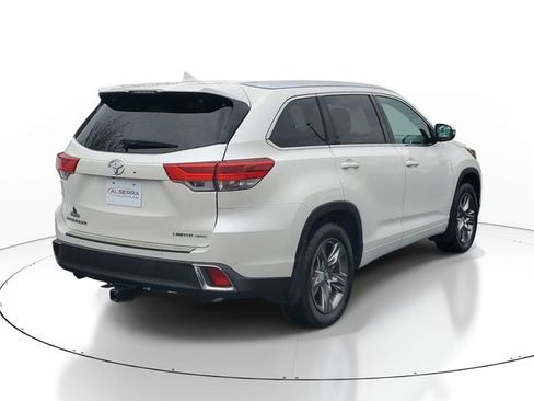 Used 2017 Toyota Highlander Limited AWD/4WD image 4