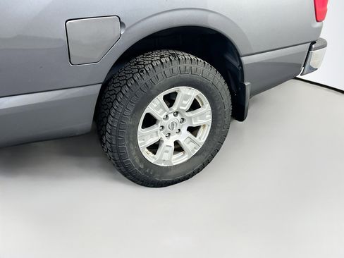 Used 2018 Nissan Titan SV image 26