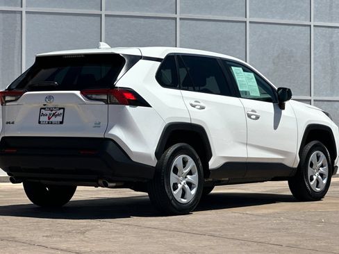 Used 2025 Toyota RAV4 LE AWD/4WD image 4