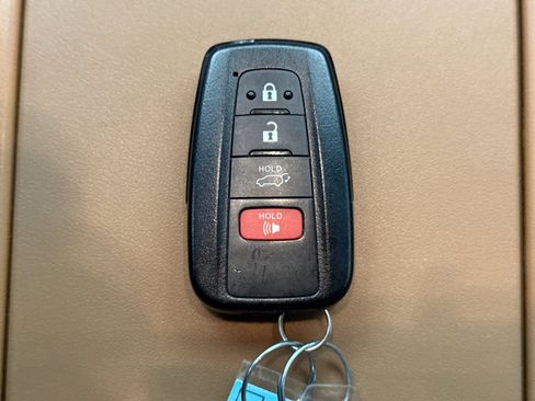 Used 2021 Toyota Highlander Platinum AWD/4WD image 10