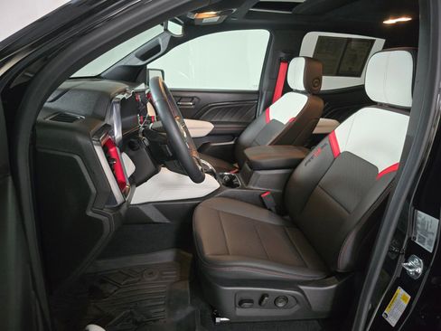 Used 2025 GMC Canyon AT4 w/ AT4X Package image 15