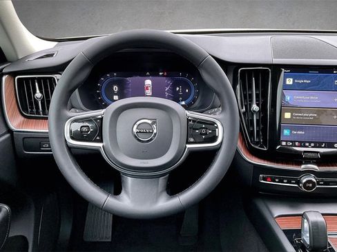 Certified 2023 Volvo XC60 B5 Plus image 8