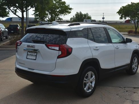 Used 2023 GMC Terrain SLE w/ Driver Convenience Package FWD image 5