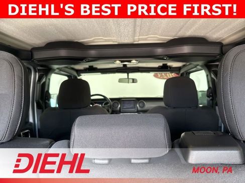 Used 2023 Jeep Wrangler Unlimited w/ Cold Weather Group AWD/4WD image 10