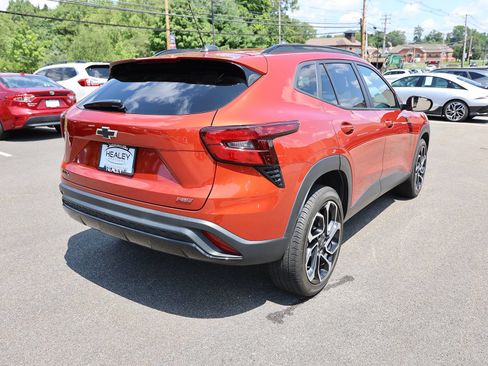Used 2024 Chevrolet Trax RS w/ Sunroof Package FWD image 7