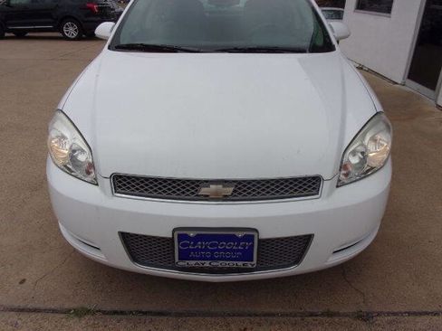 Used 2016 Chevrolet Impala LT image 2