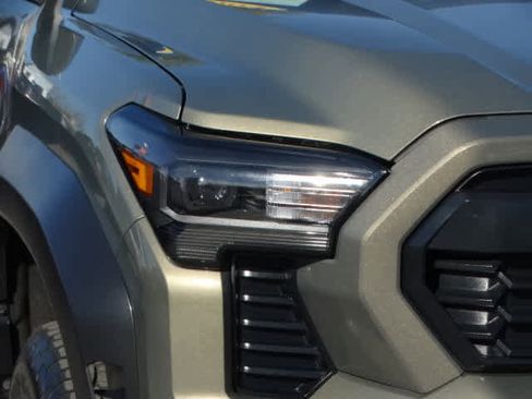 Used 2024 Toyota Tacoma TRD Off-Road image 5