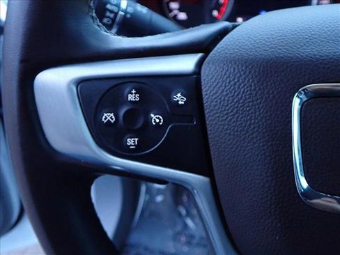 Used 2023 GMC Acadia SLT image 16