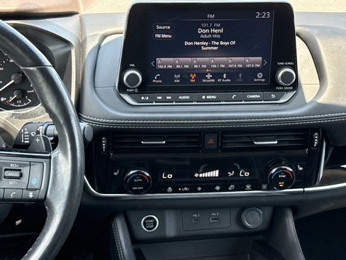 Used 2023 Nissan Rogue SL AWD/4WD image 28