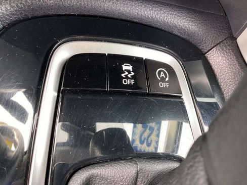 Used 2022 Toyota Corolla Cross LE image 32