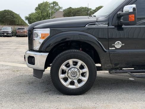 Used 2015 Ford F250 Lariat w/ Lariat Interior Package AWD/4WD image 9