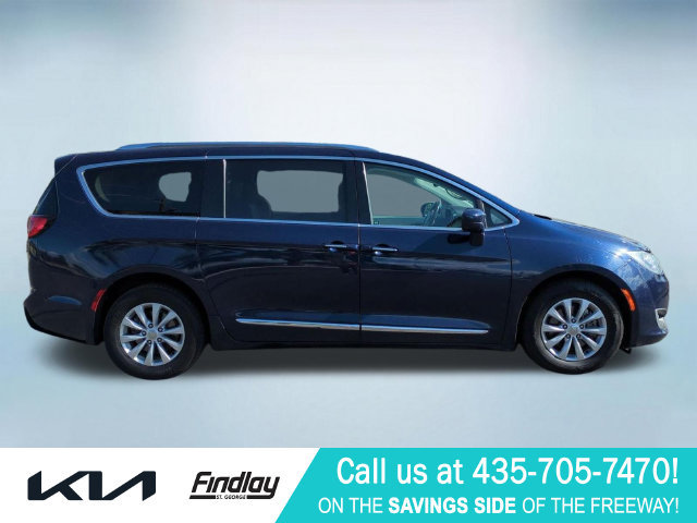 Used 2017 Chrysler Pacifica Touring-L Plus FWD image 8