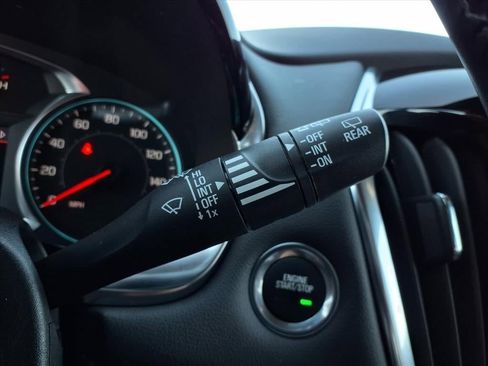 Used 2023 Chevrolet Traverse LT image 28