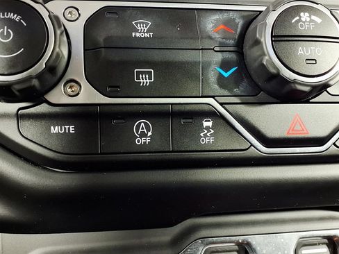 Used 2023 Jeep Gladiator Sport AWD/4WD image 22