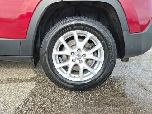 Used 2016 Jeep Cherokee Latitude w/ Comfort & Convenience Group image 11