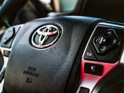 Used 2018 Toyota Tundra SR5 AWD/4WD image 29