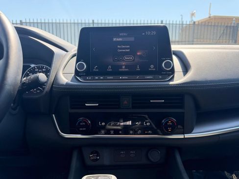 Used 2025 Nissan Rogue SV FWD image 17