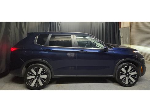 Used 2025 Mitsubishi Outlander SE FWD image 4