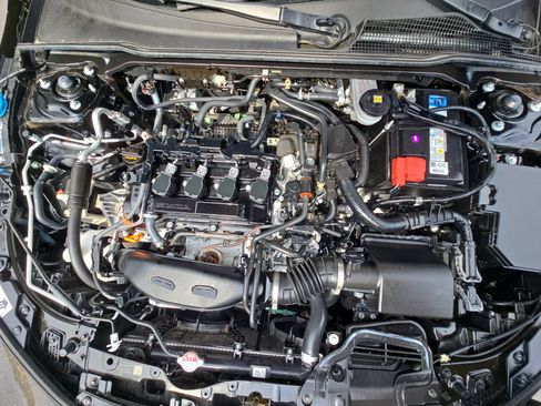 Used 2023 Honda Civic Touring image 32