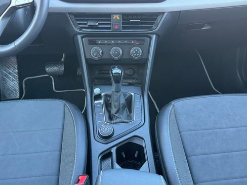 Certified 2022 Volkswagen Taos SE image 16