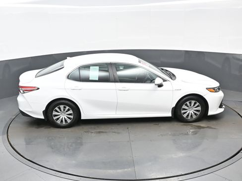 Used 2019 Toyota Camry LE image 40