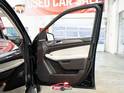 Used 2019 Mercedes-Benz GLS 550 4MATIC w/ Grand Edition Package image 46
