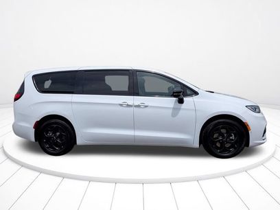 Used 2024 Chrysler Pacifica Limited