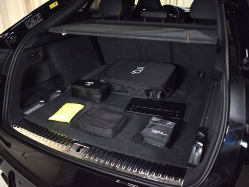 Used 2025 Lamborghini Urus SE image 41