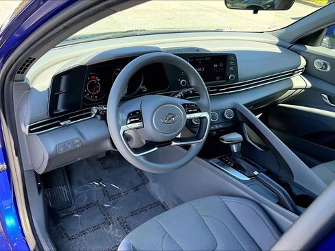 Used 2023 Hyundai Elantra SE FWD image 17