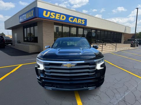 Used 2022 Chevrolet Silverado 1500 High Country w/ Technology Package image 3