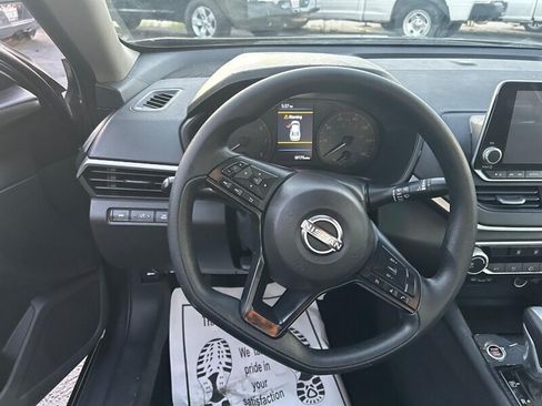 Used 2025 Nissan Altima 2.5 S FWD image 29