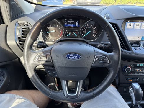 Used 2019 Ford Escape Titanium w/ U9j03 - Titanium Tow Package AWD/4WD image 18