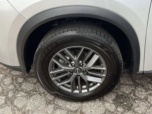 Used 2024 Nissan Rogue S image 25