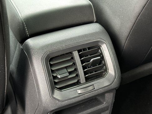 Used 2022 Volkswagen Tiguan SE R-Line image 13