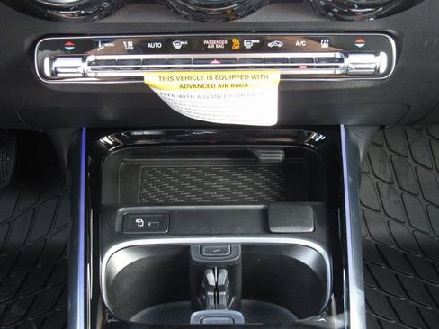 Used 2023 Mercedes-Benz EQB 300 4MATIC image 30