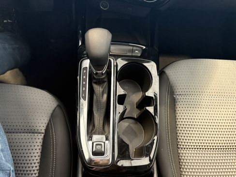 Used 2025 Chevrolet Trax LT w/ Sunroof Package image 18