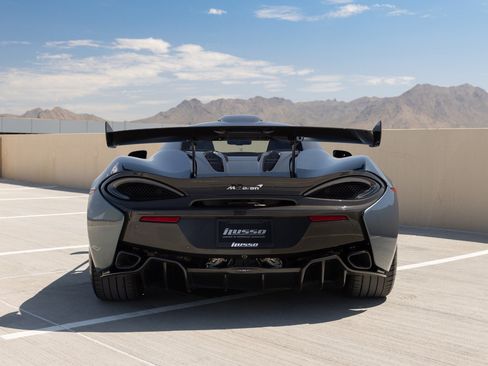 Used 2020 McLaren 620R RWD image 8