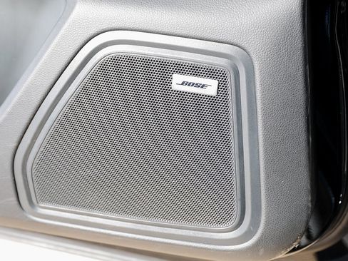 Certified 2018 Porsche Macan Sport Edition image 22