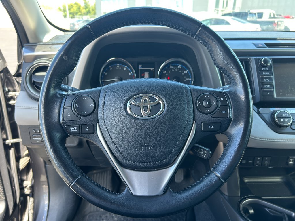 Used 2018 Toyota RAV4 Limited FWD image 19