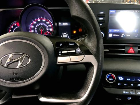 Used 2021 Hyundai Elantra SEL image 25