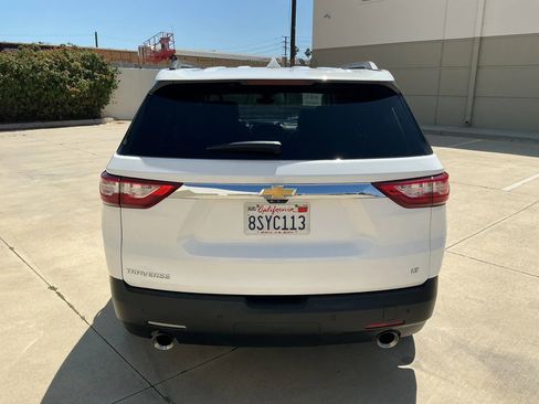 Used 2020 Chevrolet Traverse LT w/ LT Premium Package FWD image 6