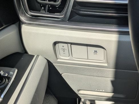 Used 2024 Kia Sorento S w/ Panoramic Sunroof Package FWD image 16