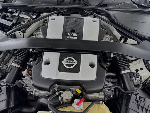 Used 2020 Nissan 370Z Coupe RWD image 32