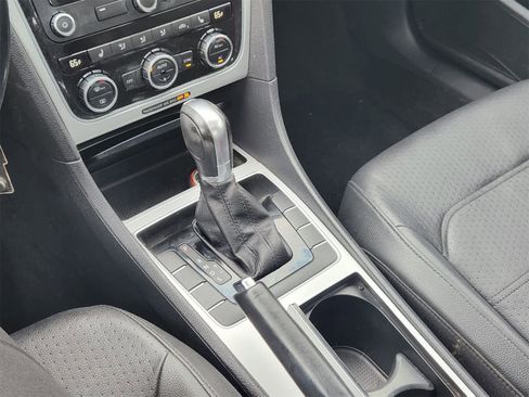 Used 2012 Volkswagen Passat 2.5 SE image 18