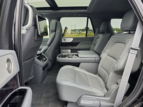 Used 2021 Lincoln Navigator Reserve image 20