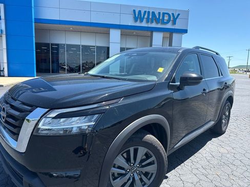 Used 2022 Nissan Pathfinder SV FWD image 1
