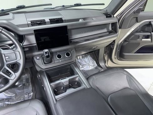 Used 2025 Land Rover Defender 110 S image 23