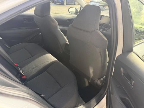 Used 2022 Toyota Corolla LE image 9