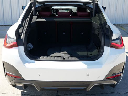 Used 2022 BMW i4 eDrive40 w/ M Sport Package image 10