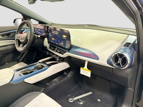 New 2026 Chevrolet Equinox EV LT image 29